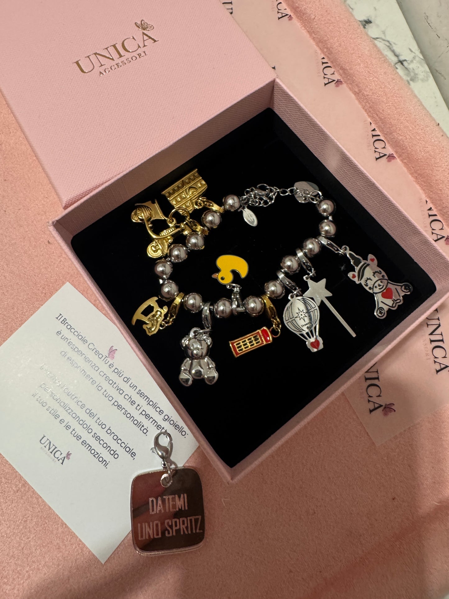 Charm “London calling”